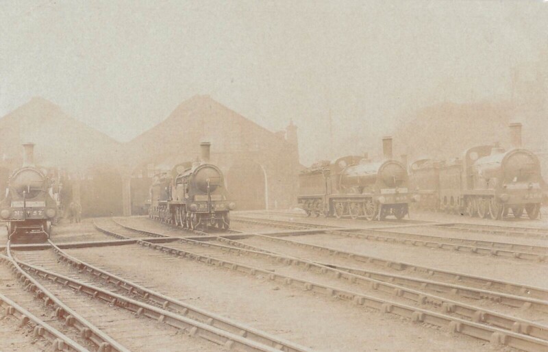 Carte postale ancienne Train - 4 Locomotive - Carte Photo - cliché Pouteau - Interieur De Gare