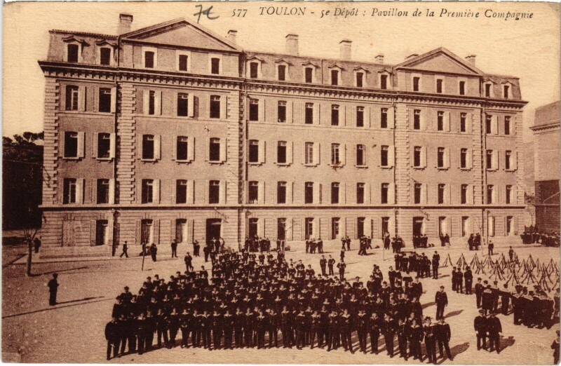 Carte postale ancienne Toulon Depot des Equipages de la Flotte à Toulon