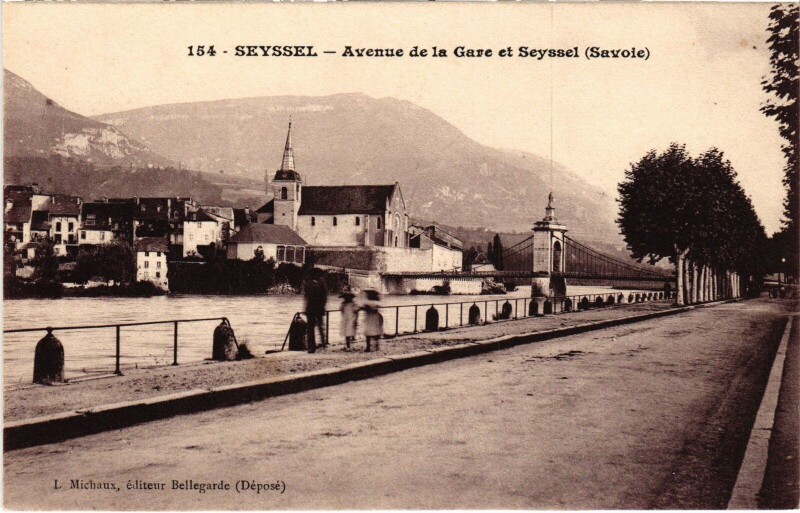 Carte postale ancienne Seyssel Avenue de la Gare et Seyssel