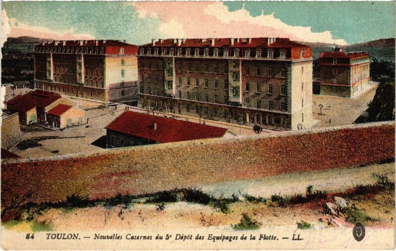 Carte postale ancienne Toulon Nouvelles Casernes à Toulon