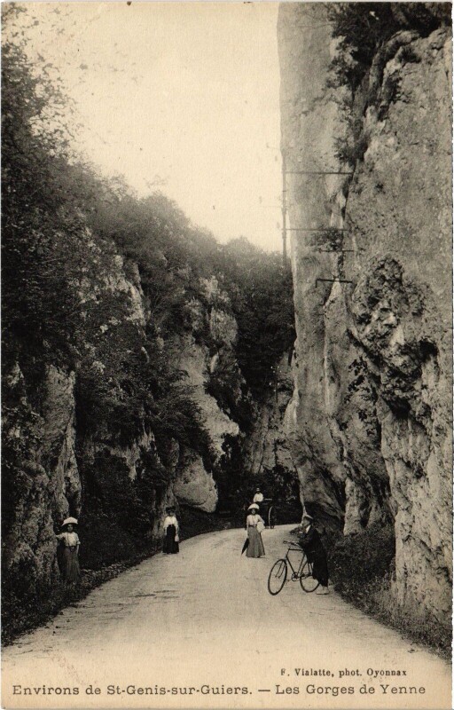 Carte postale ancienne Env. de Saint-Genis-sur-Guiers Gorges de Yenne à Yenne