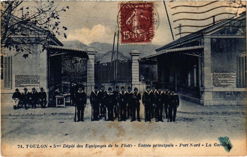 Carte postale ancienne Toulon Depot des Equipages de la Flotte à Toulon