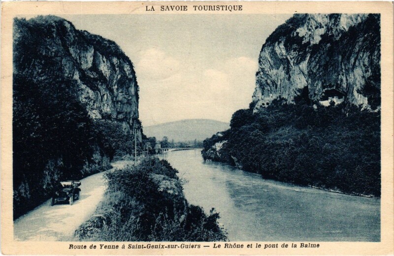 Carte postale ancienne Savoie Route de Yenne a Saint-Genix-sur-Guiers à Yenne