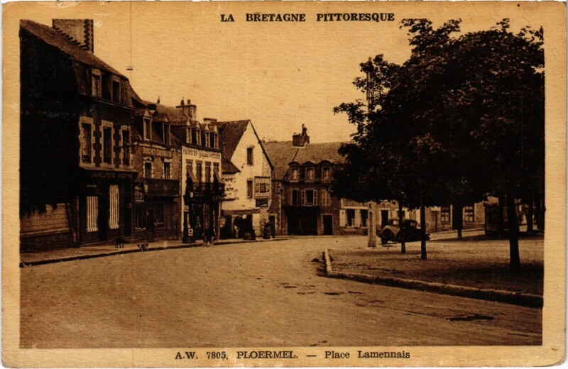Carte postale ancienne Ploermel Place Lamennais
