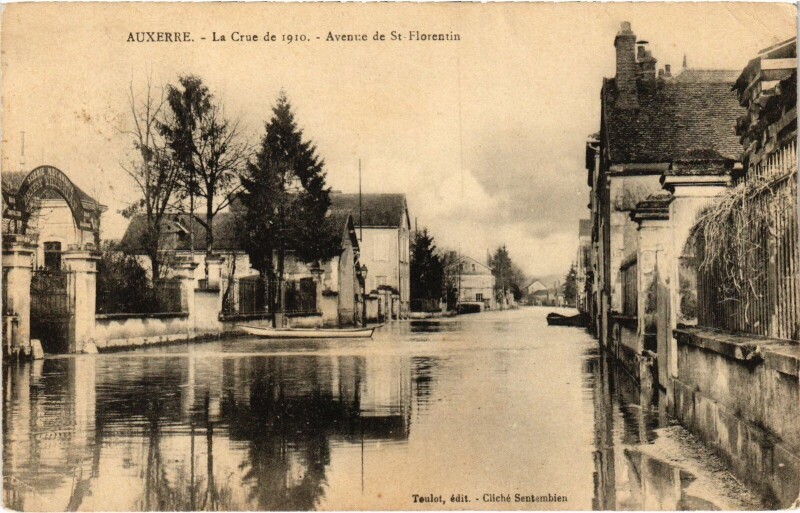Carte postale ancienne Auxerre Avenue de Saint-Florentin Inondations à Auxerre
