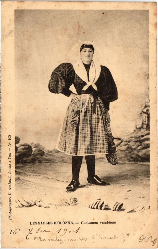 Carte postale ancienne Les Sables-d'Olonne Costume Folklore aux Sables-d'Olonne
