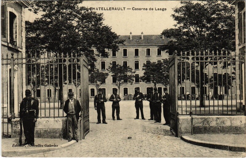 Carte postale ancienne Chatellerault Caserne de Laage