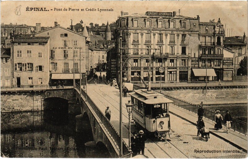 Carte postale ancienne Epinal Pont de Pierre tramway