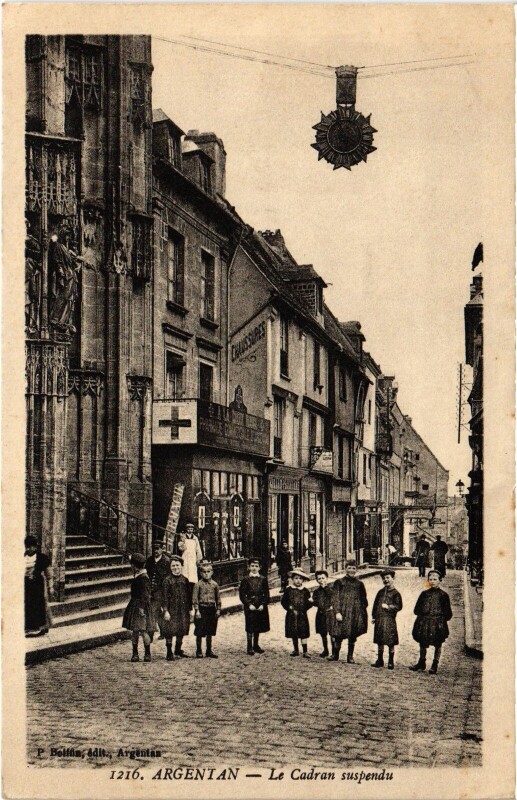 Carte postale ancienne Argentan Le Cadran suspendu à Argentan