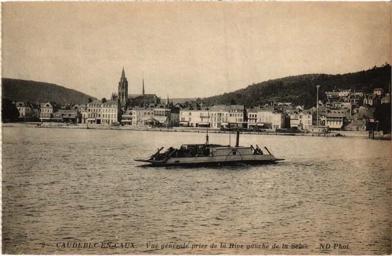 Carte postale ancienne Caudebec-en-Caux vue générale Ships
