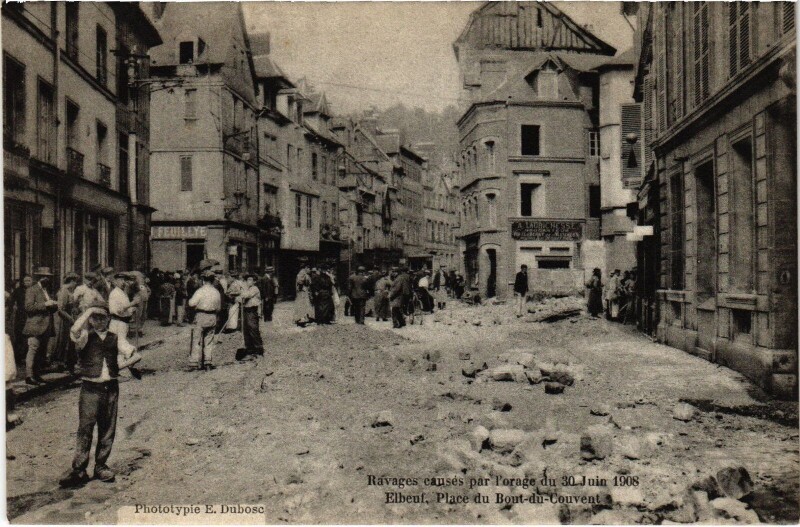 Carte postale ancienne Elbeuf Place du Bour-du-Couevnt Orage 1908 à Elbeuf