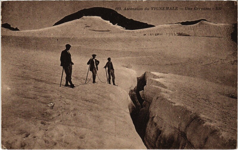 Carte postale ancienne Vignemale Ascension une crevasse