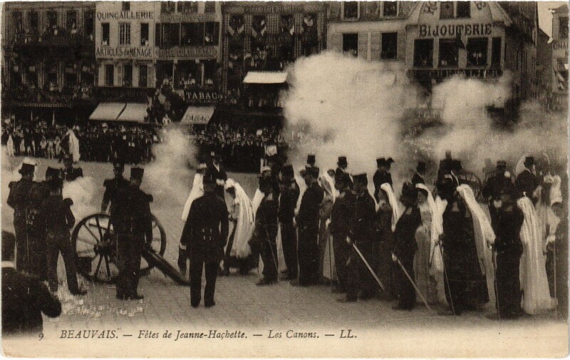 Carte postale ancienne Fetes de Jeanne Hachette Beauvais Les Canons à Beauvais