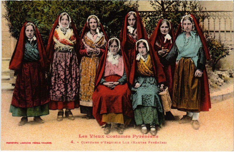 Carte postale ancienne Pyrénées Esquieze Luz Costume Folklore