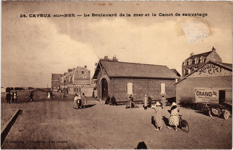 Carte postale ancienne Cayeux-sur-Mer Le Boulevard de la Mer à Cayeux-sur-Mer