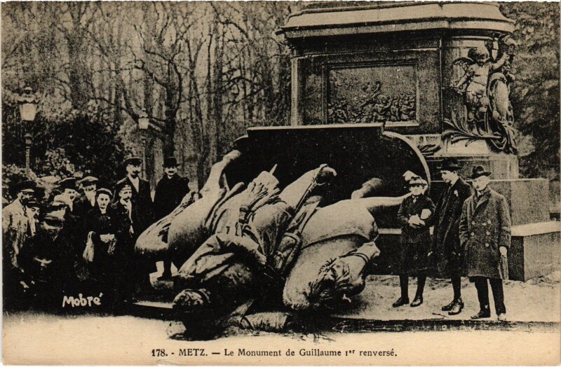 Carte postale ancienne Metz Monument de Guillaume Guerre