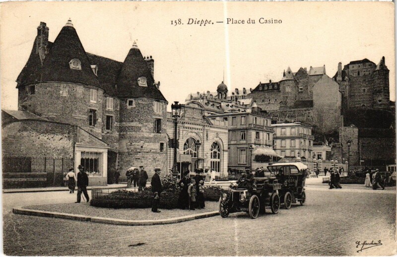Carte postale ancienne Dieppe Place du casino à Dieppe