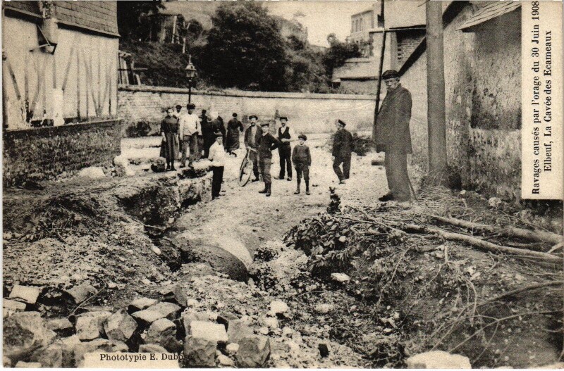 Carte postale ancienne Elbeuf Cavée des Ecameaux Orage 1908 à Elbeuf