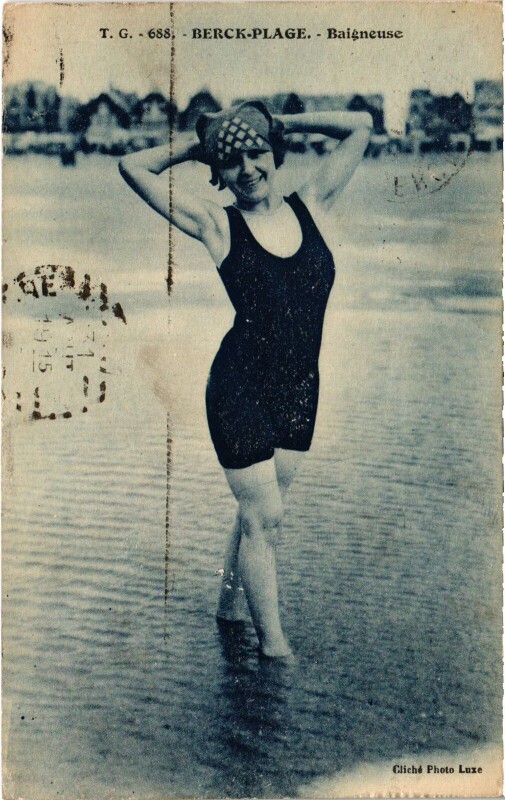 Carte postale ancienne Berck-Plage Baigneuse Bathing beauties à Berck
