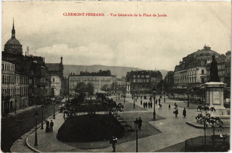 Carte postale ancienne Clermont-Ferrand vue générale Place de Jaude à Clermont-Ferrand