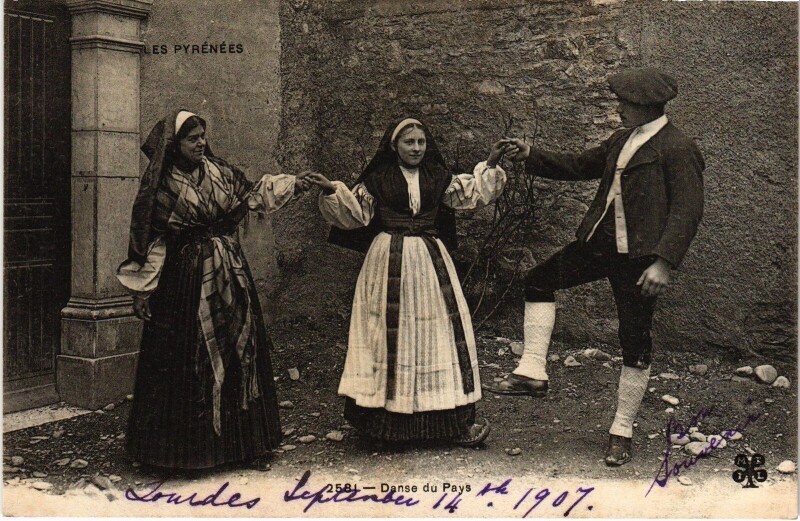 Carte postale ancienne Pyrénées danse du Pays Folklore