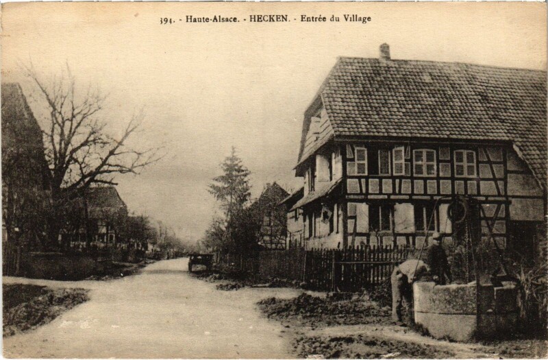 Carte postale ancienne Alsace Hecken Entrée du Village à Hecken