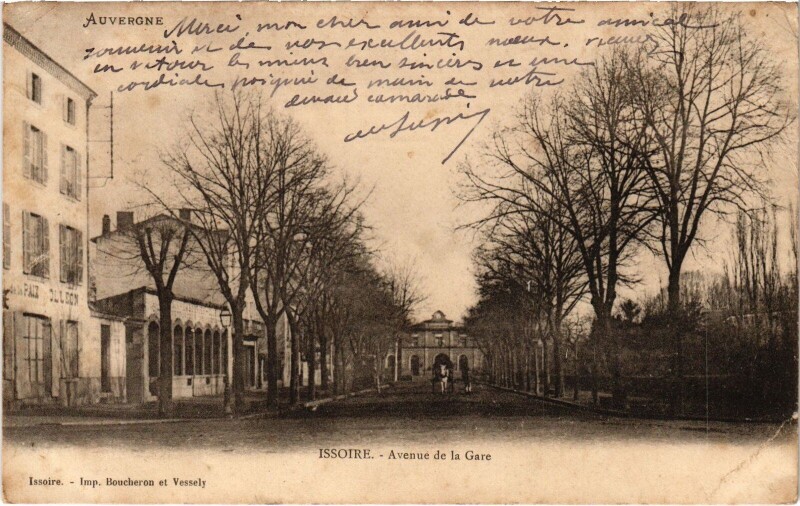 Carte postale ancienne Issoire Avenue de la Gare à Issoire