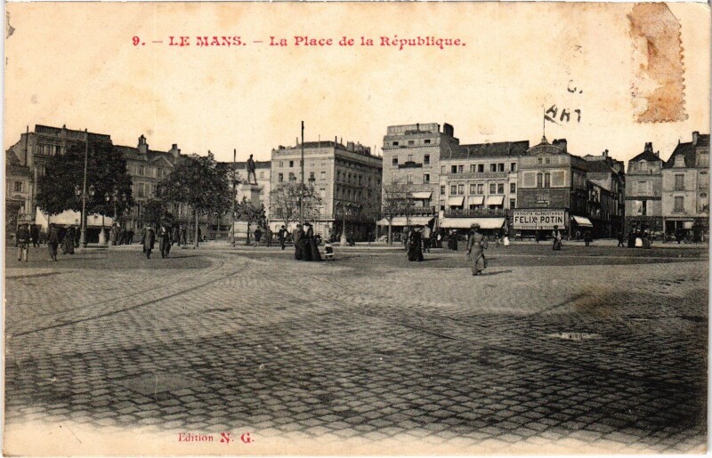 Carte postale ancienne Le Mans Place de la République au Mans