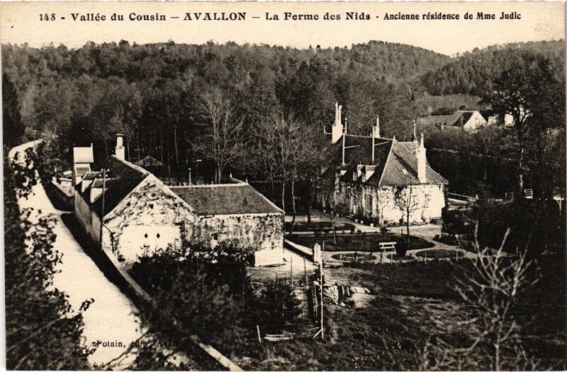 Carte postale ancienne Avallon Ferme de NIds à Avallon