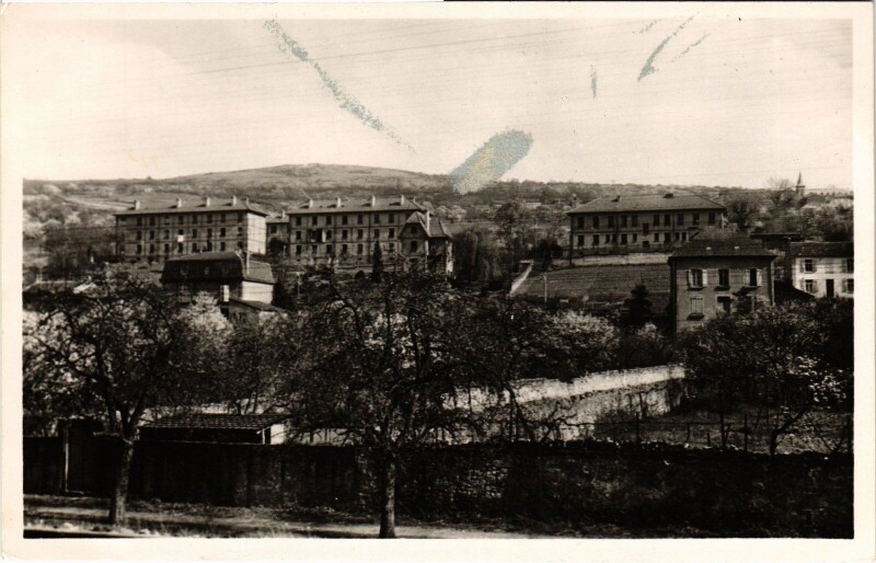 Carte postale ancienne Sierck-les-Bains Les Casernes à Sierck-les-Bains