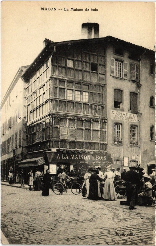 Carte postale ancienne Macon Maison de bois