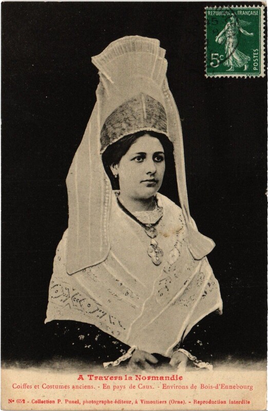 Carte postale ancienne Env. de Bois-d'Ennebourg Coiffes et Constumes Folklore à Bois-d'Ennebourg