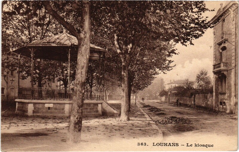 Carte postale ancienne Louhans Le Kiosque à Louhans