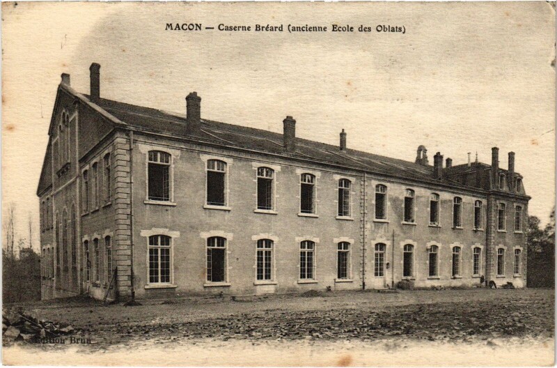 Carte postale ancienne Macon Caserne Bréard Ecole des Oblats