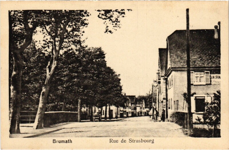 Carte postale ancienne Brumath rue de Strasbourg à Brumath