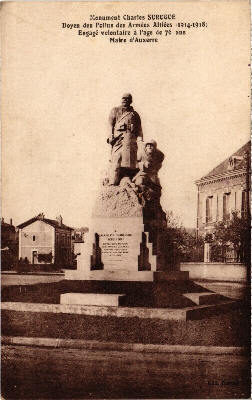 Carte postale ancienne Auxerre Monument Charles Surugue à Auxerre