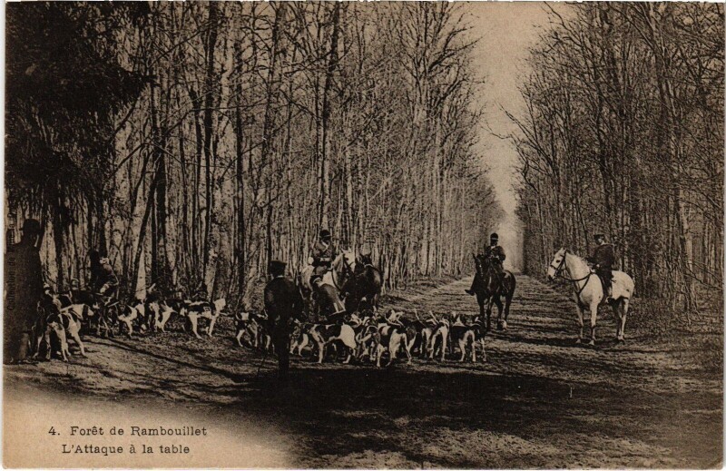 Carte postale ancienne Foret de Rambouillet Attaque a la table Hunting à Rambouillet