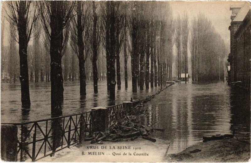 Carte postale ancienne Melun Quai de la courtille Inondations à Melun