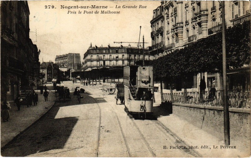 Carte postale ancienne Nogent-sur-Marne Grande rue tramway à Nogent-sur-Marne