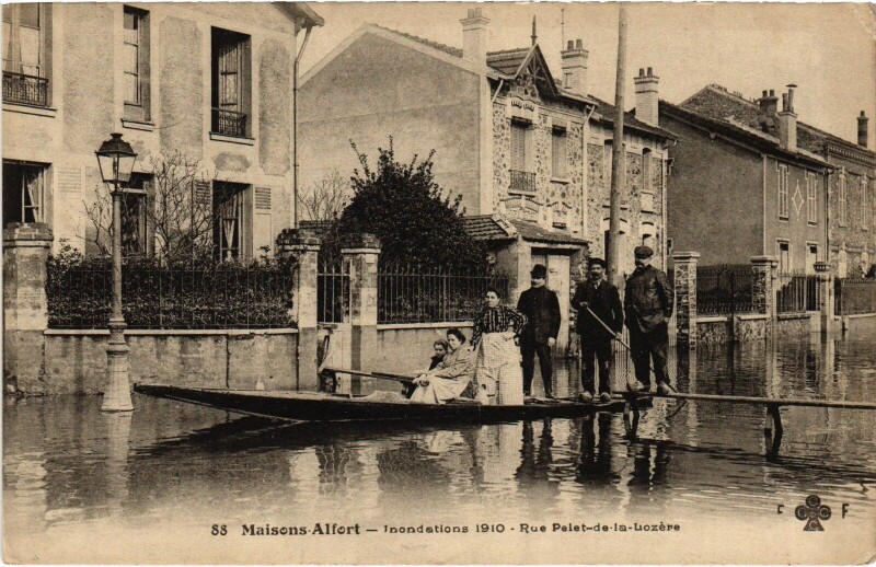 Carte postale ancienne Maisons-Alfort Rue Pelet-de-la-Lozere Inondations à Maisons-Alfort