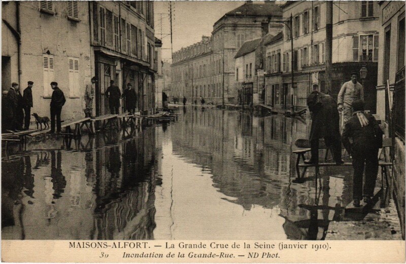 Carte postale ancienne Maisons-Alfort Grande rue Inondations à Maisons-Alfort