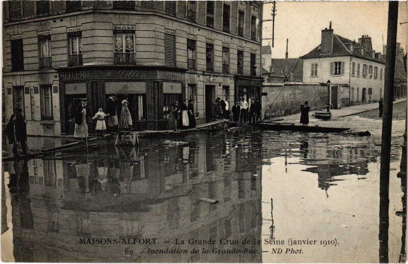Carte postale ancienne Maisons-Alfort Grande rue Inondations à Maisons-Alfort