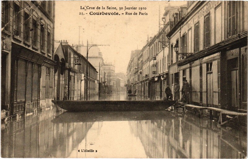 Carte postale ancienne Courbevoie Rue de Paris Inondations à Courbevoie