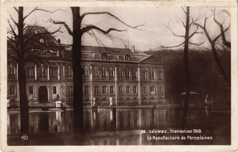 Carte postale ancienne Sevres manufacture de Porcelaines Inondations