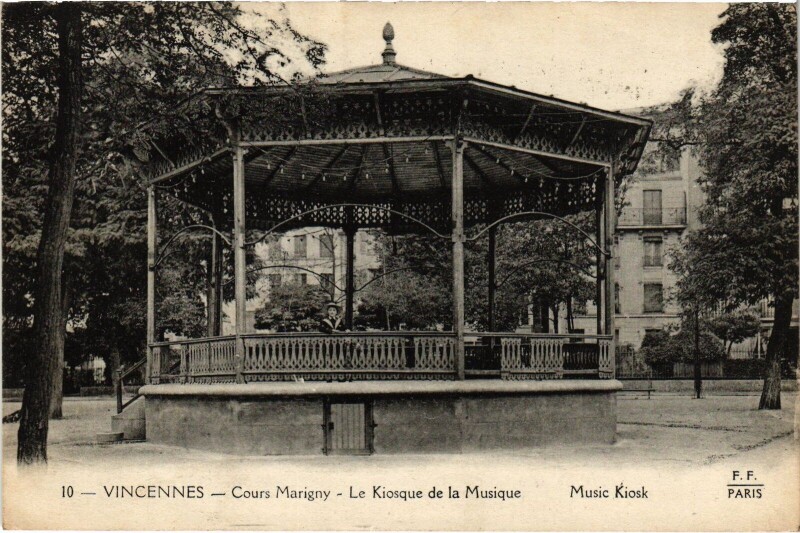 Carte postale ancienne Vincennes Cours Marigny Kiosque à Vincennes