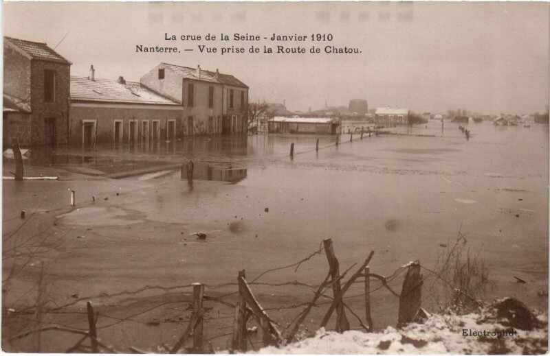 Carte postale ancienne Nanterre route de Chatou Inondations à Nanterre