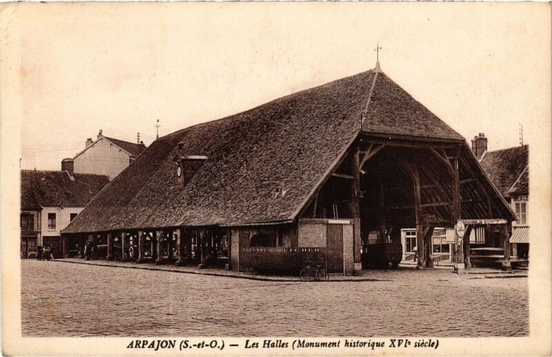 Carte postale ancienne Arpajon Les halles à Arpajon