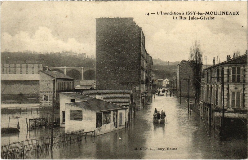 Carte postale ancienne Issy-les-Moulineaux Rue Jules-Gévelot Inondations à Issy-les-Moulineaux