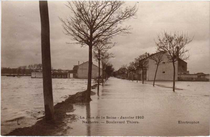 Carte postale ancienne Nanterre Bd Thiers Inondations à Nanterre