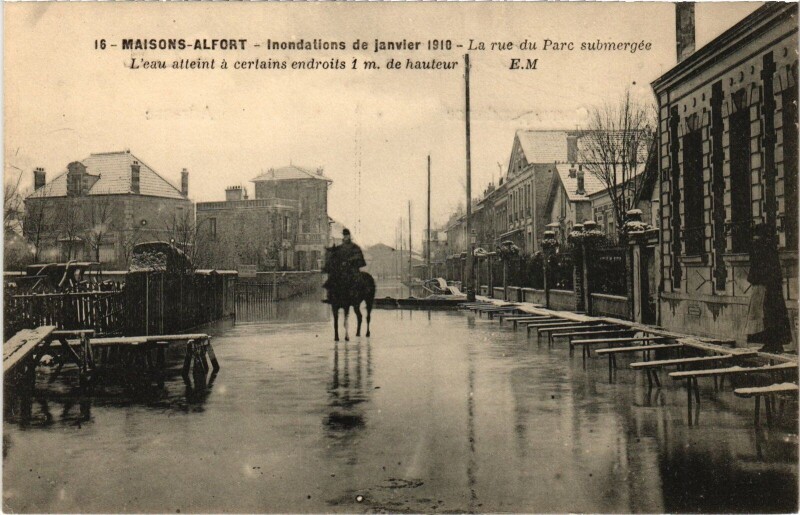 Carte postale ancienne Maisons-Alfort Rue du Parc Inondations à Maisons-Alfort